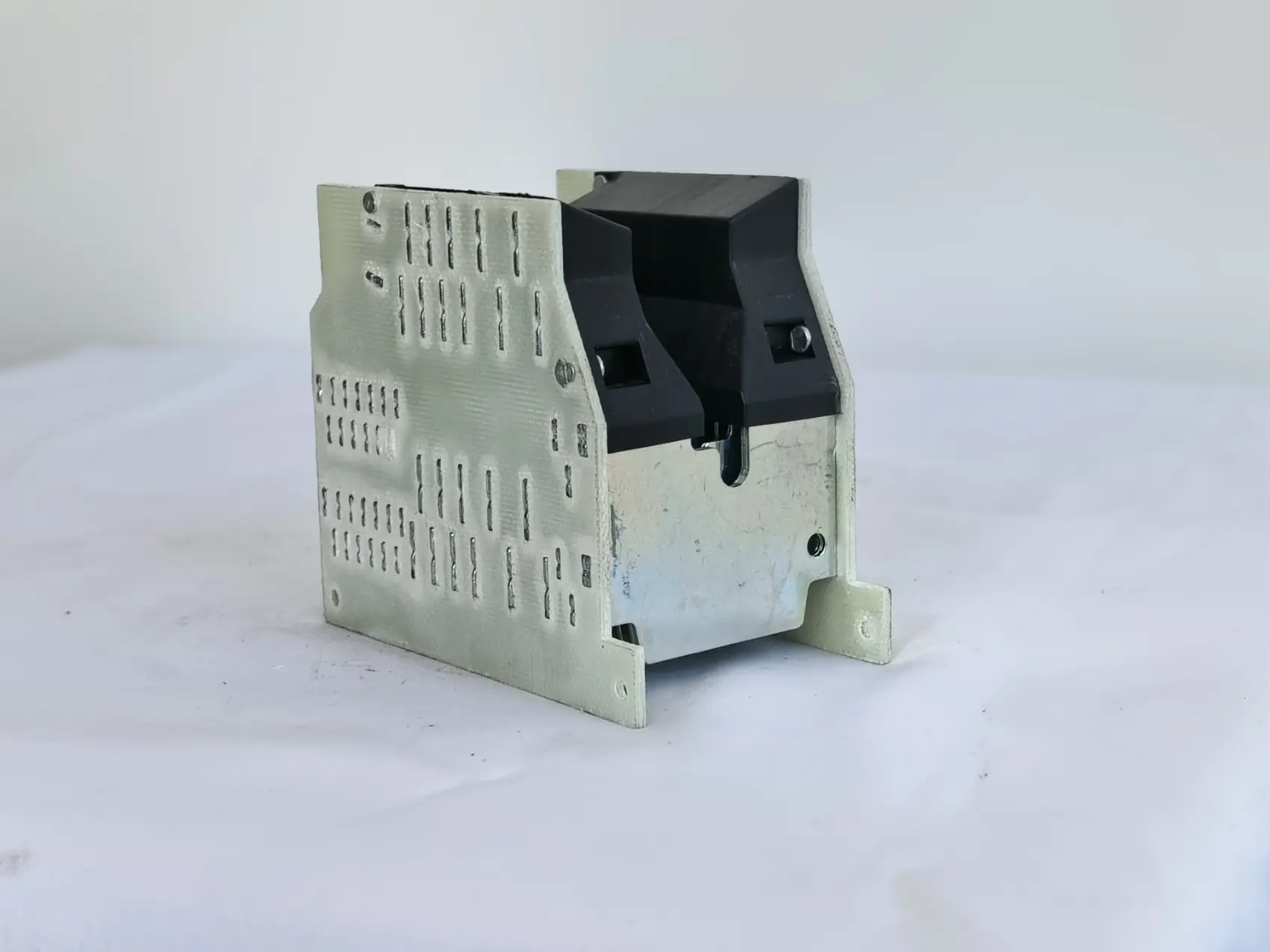 Arc extinguishing cover of frame circuit breaker6.jpg