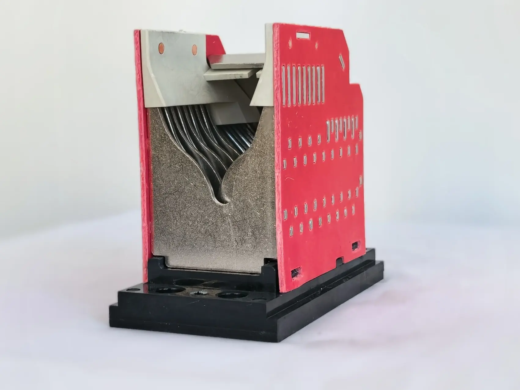 Arc extinguishing cover of frame circuit breaker3.jpg