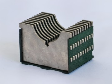 Arc extinguishing cover for small circuit breaker48