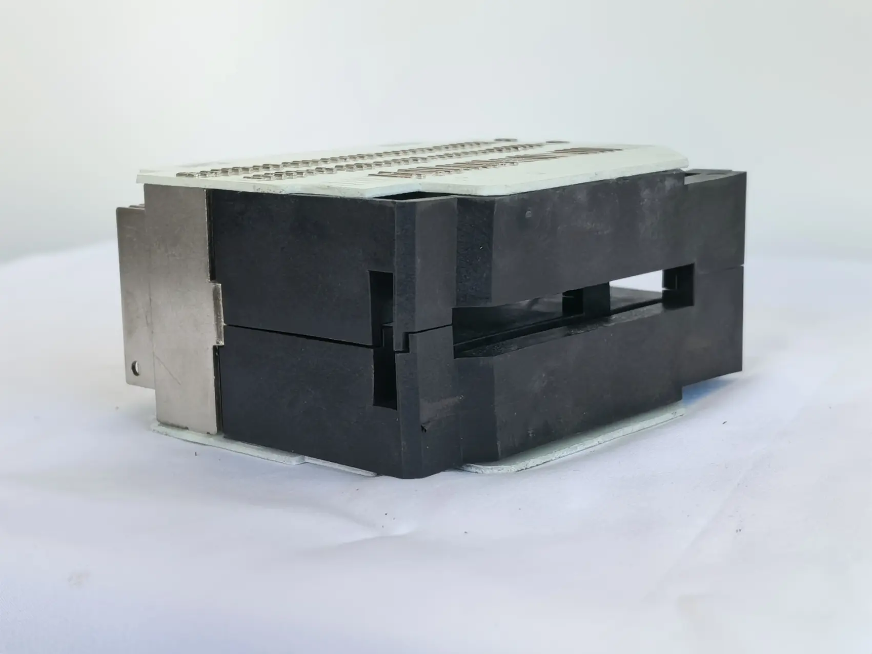 Arc extinguishing cover of frame circuit breaker7.jpg
