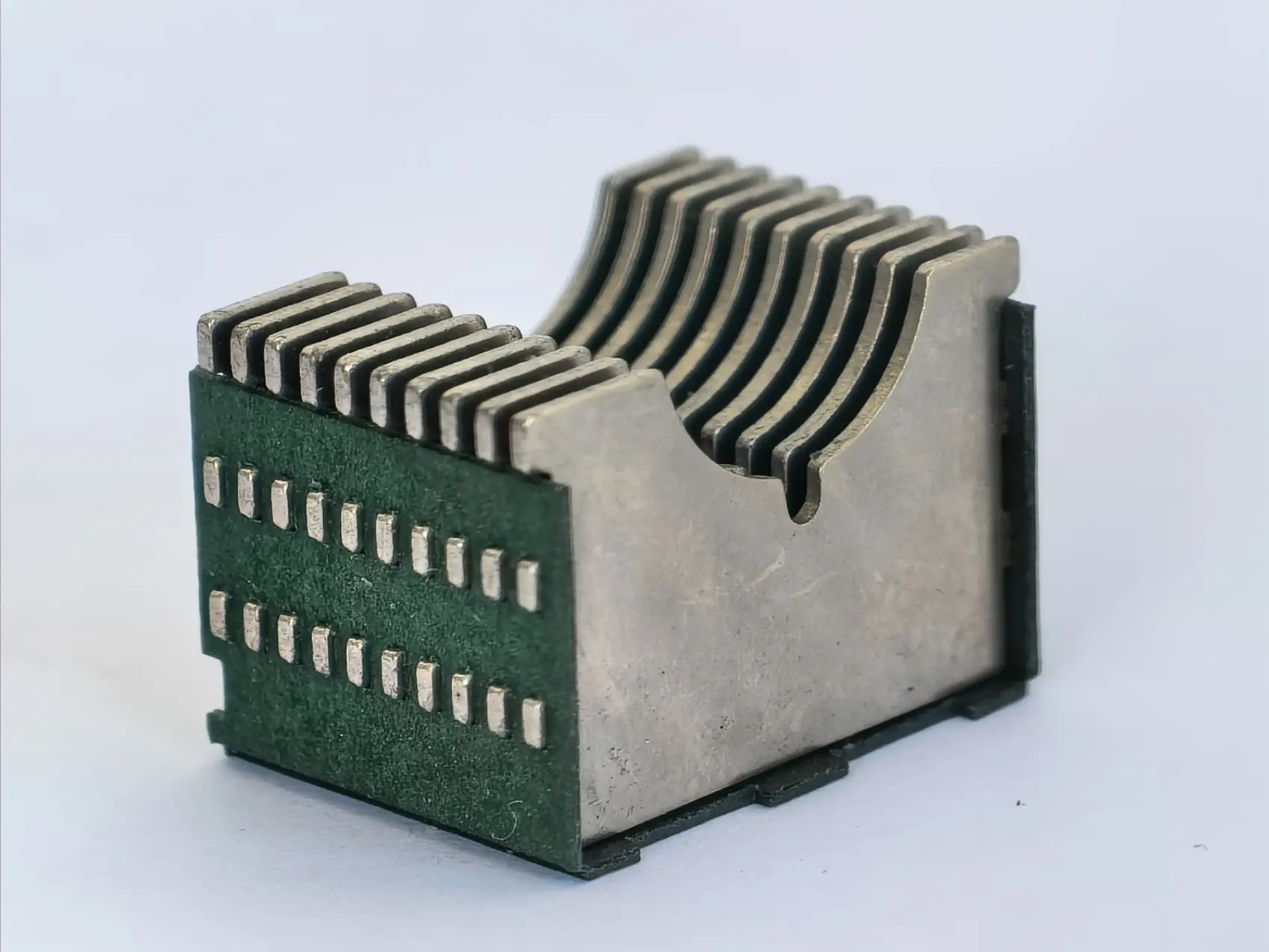 Arc extinguishing cover for small circuit breaker48.jpg