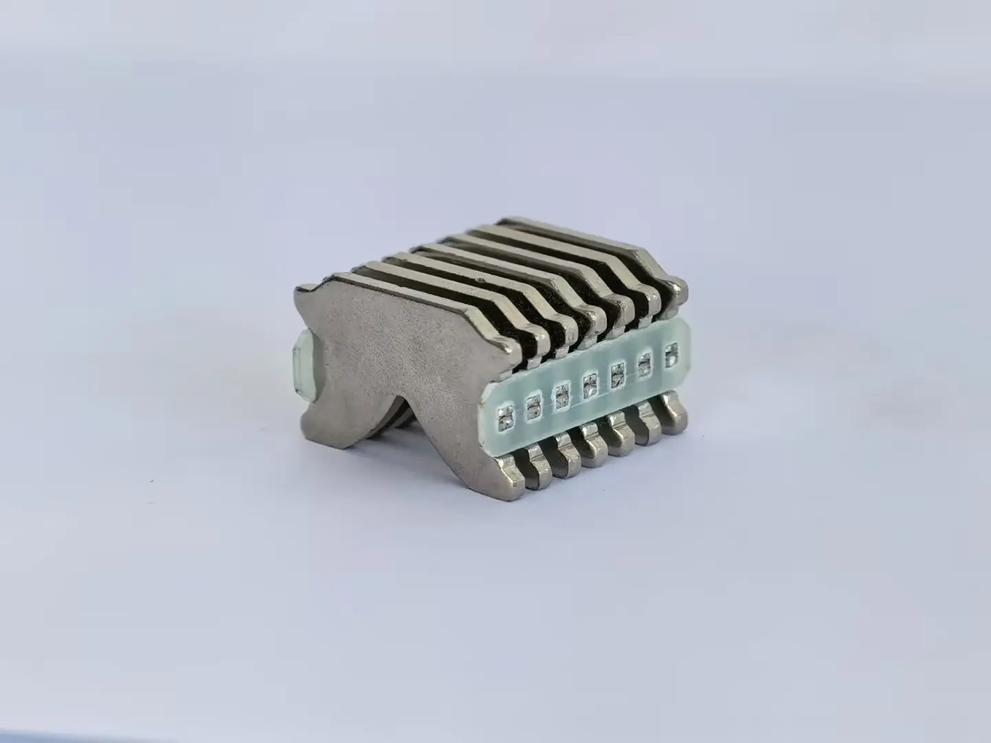 Arc extinguishing cover for small circuit breaker52.jpg