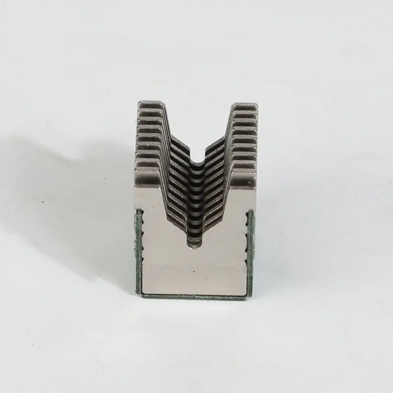 Arc extinguishing cover for small circuit breaker49.jpg