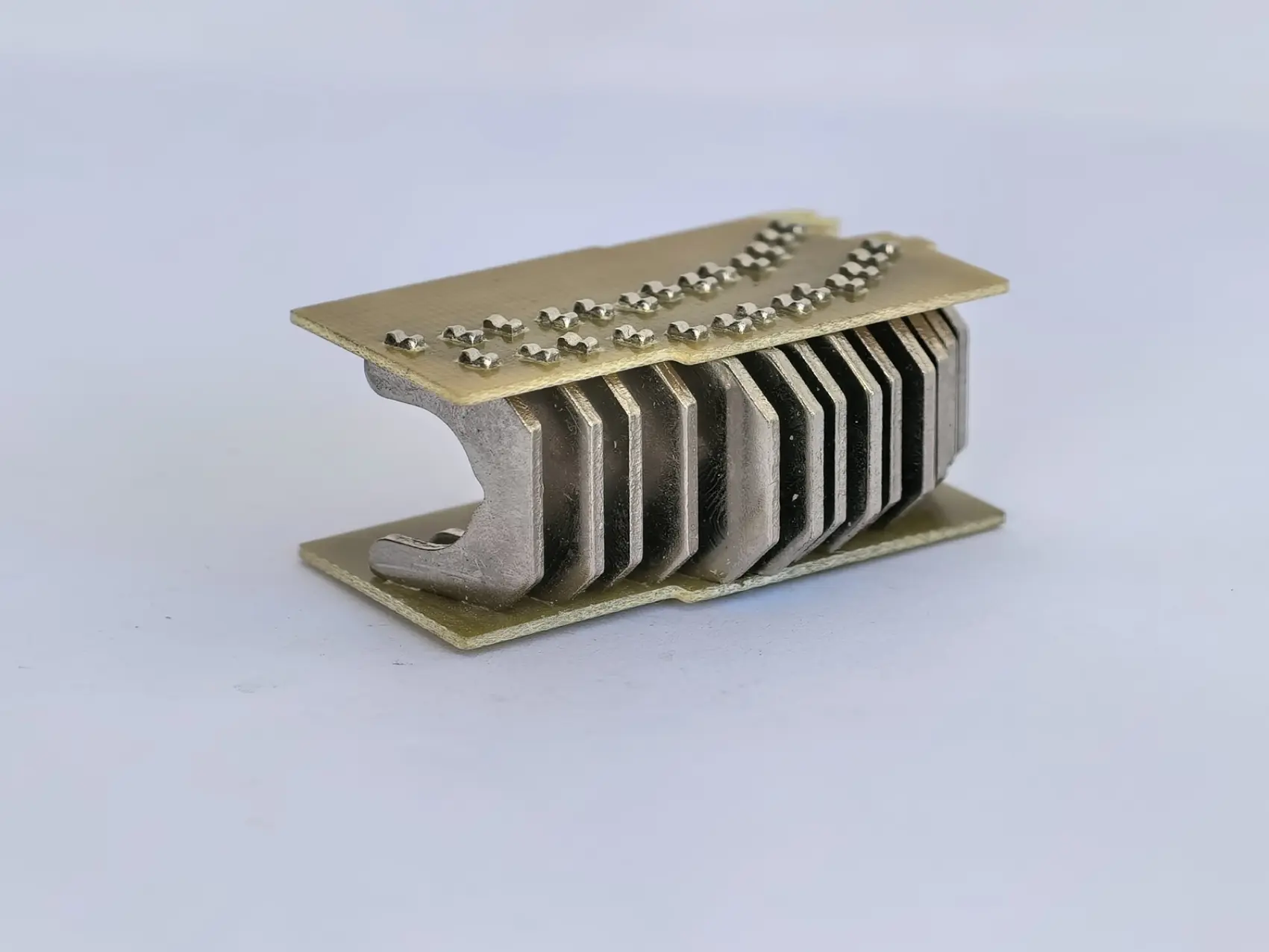 Arc extinguishing cover of molded case circuit breaker28.jpg
