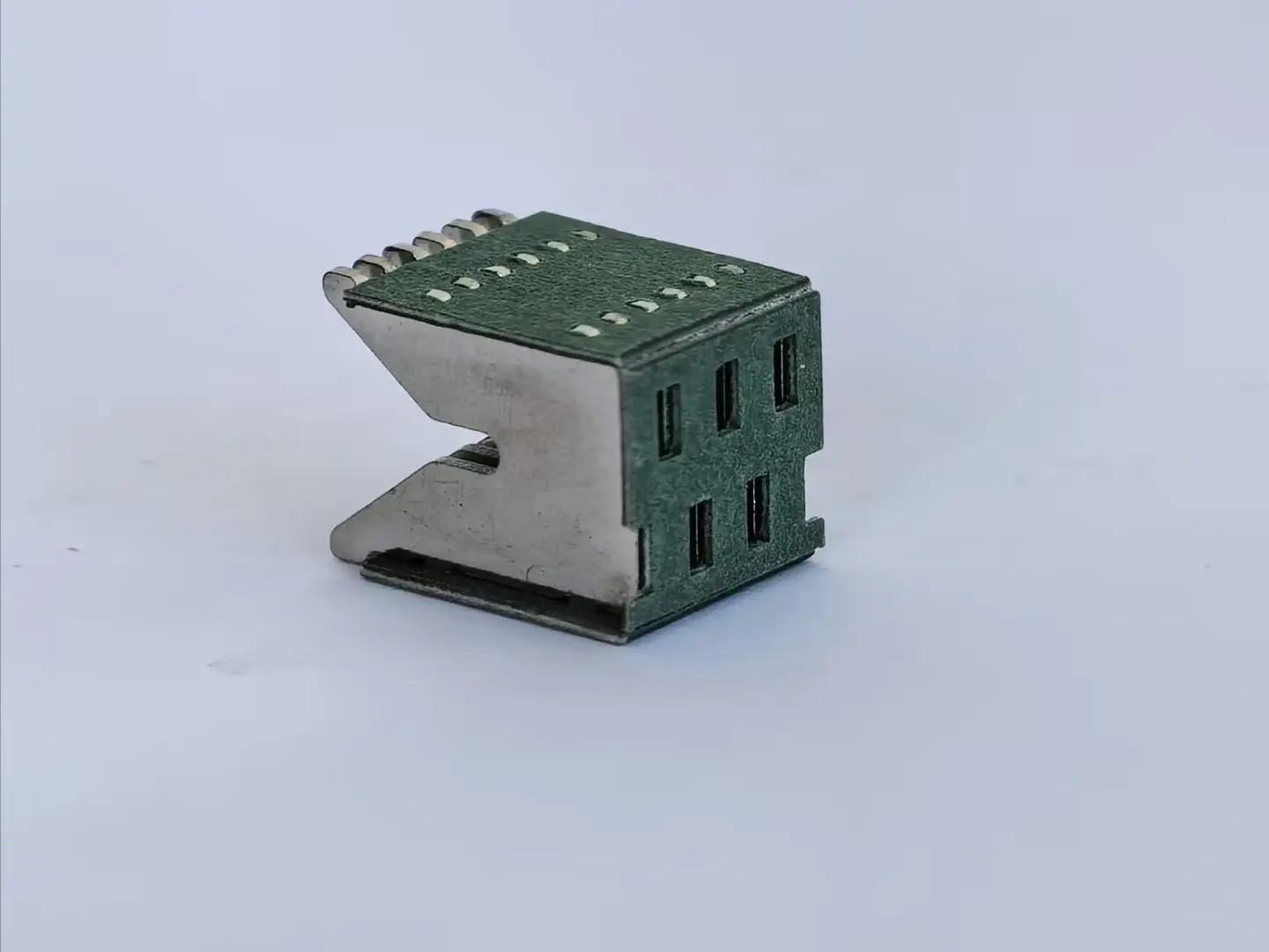 Arc extinguishing cover for small circuit breaker58.jpg