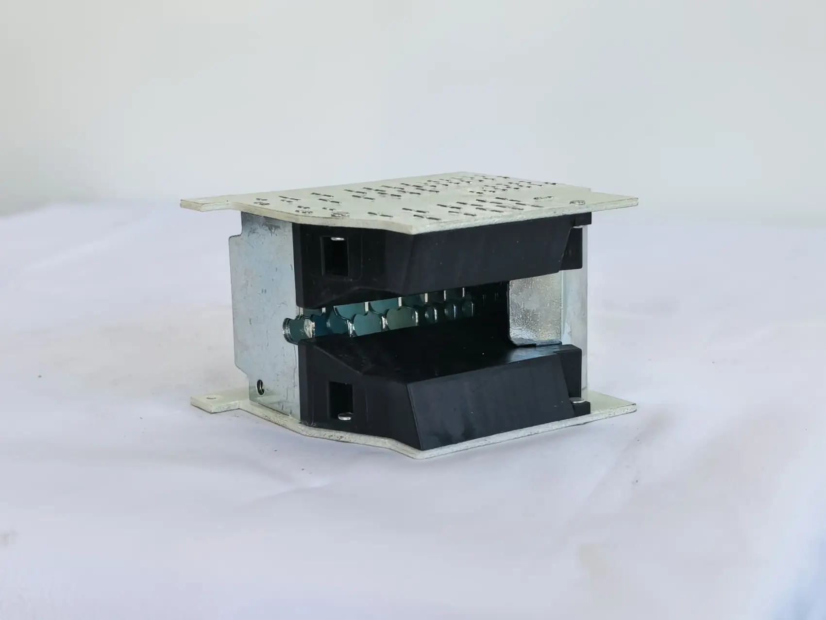 Arc extinguishing cover of frame circuit breaker6.jpg