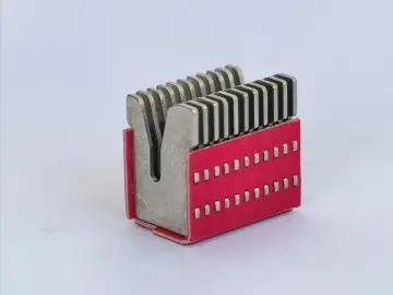 Arc extinguishing cover for small circuit breaker61