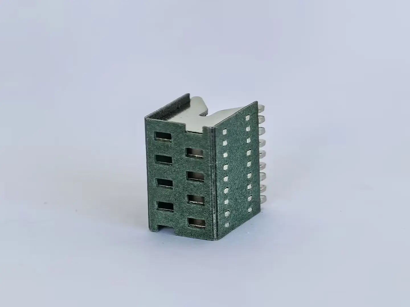 Arc extinguishing cover for small circuit breaker54.jpg