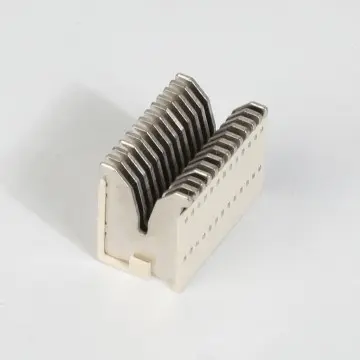 Arc extinguishing cover for small circuit breaker65