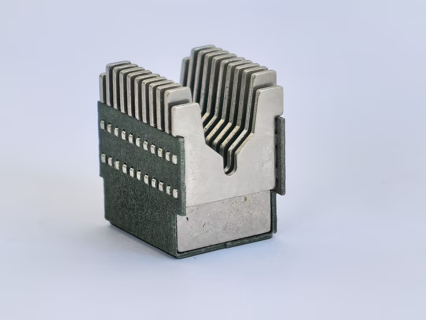 Arc extinguishing cover for small circuit breaker37.jpg
