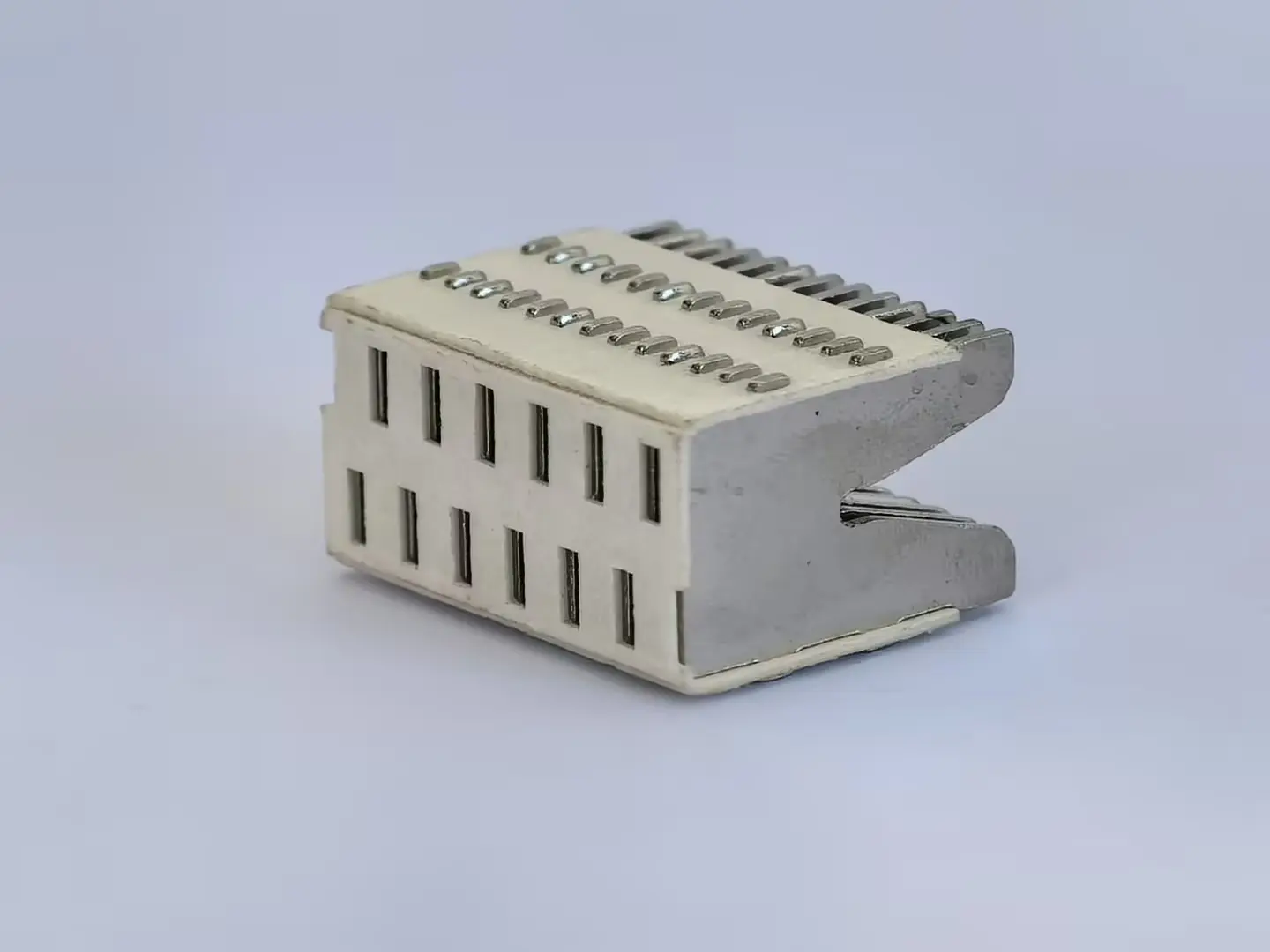 Arc extinguishing cover for small circuit breaker35.jpg