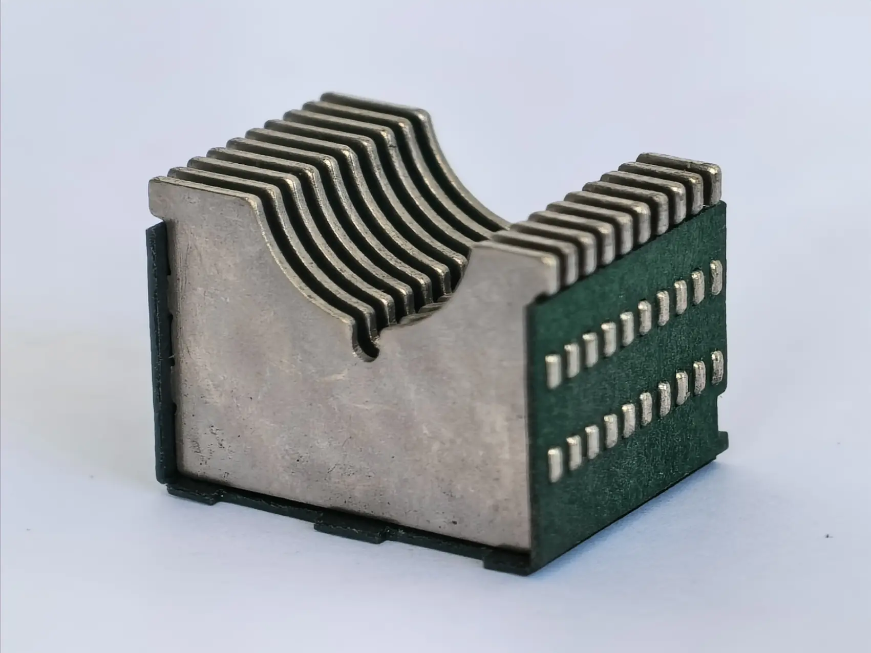 Arc extinguishing cover for small circuit breaker48.jpg