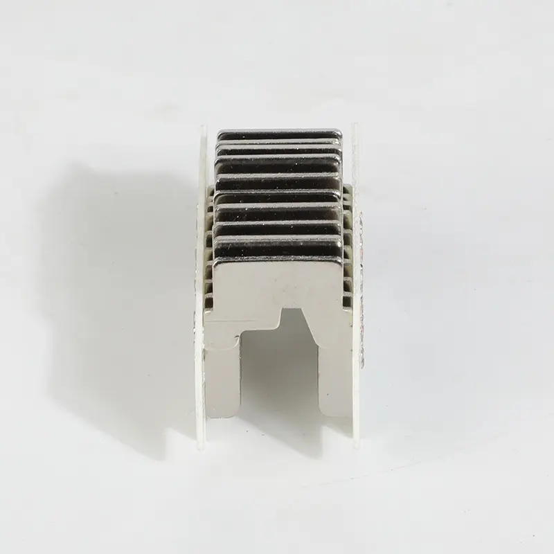 Arc extinguishing cover of molded case circuit breaker20.jpg