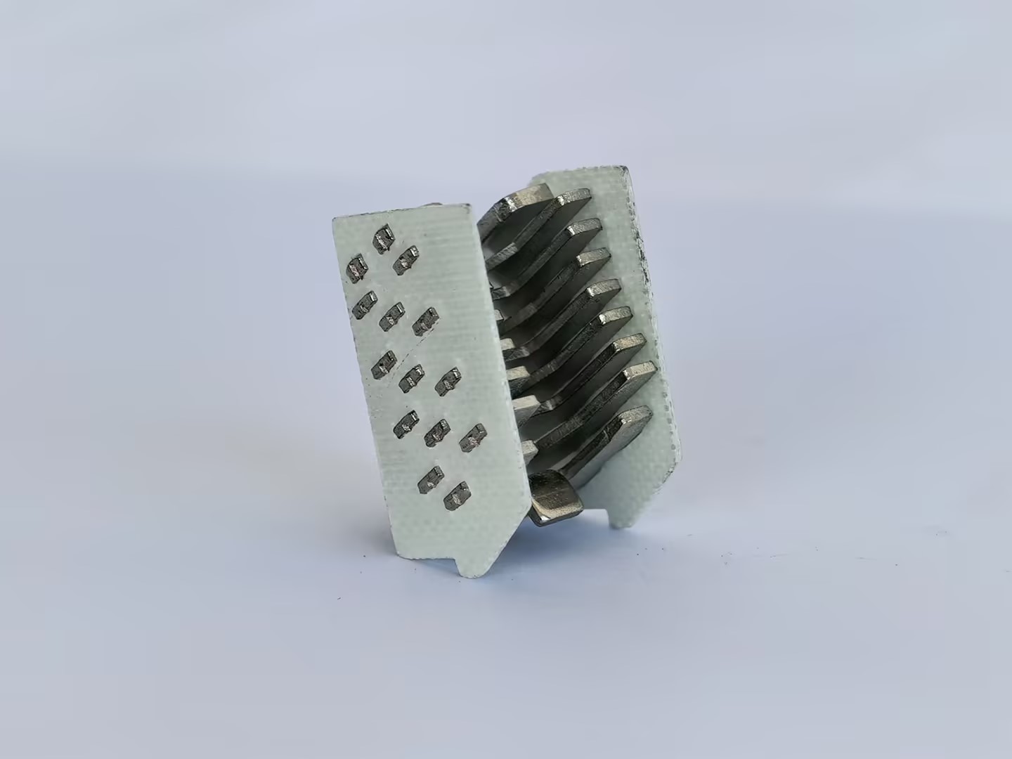 Arc extinguishing cover for small circuit breaker51.jpg