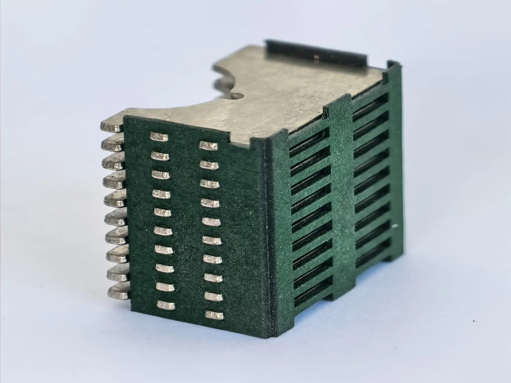 Arc extinguishing cover for small circuit breaker48.jpg