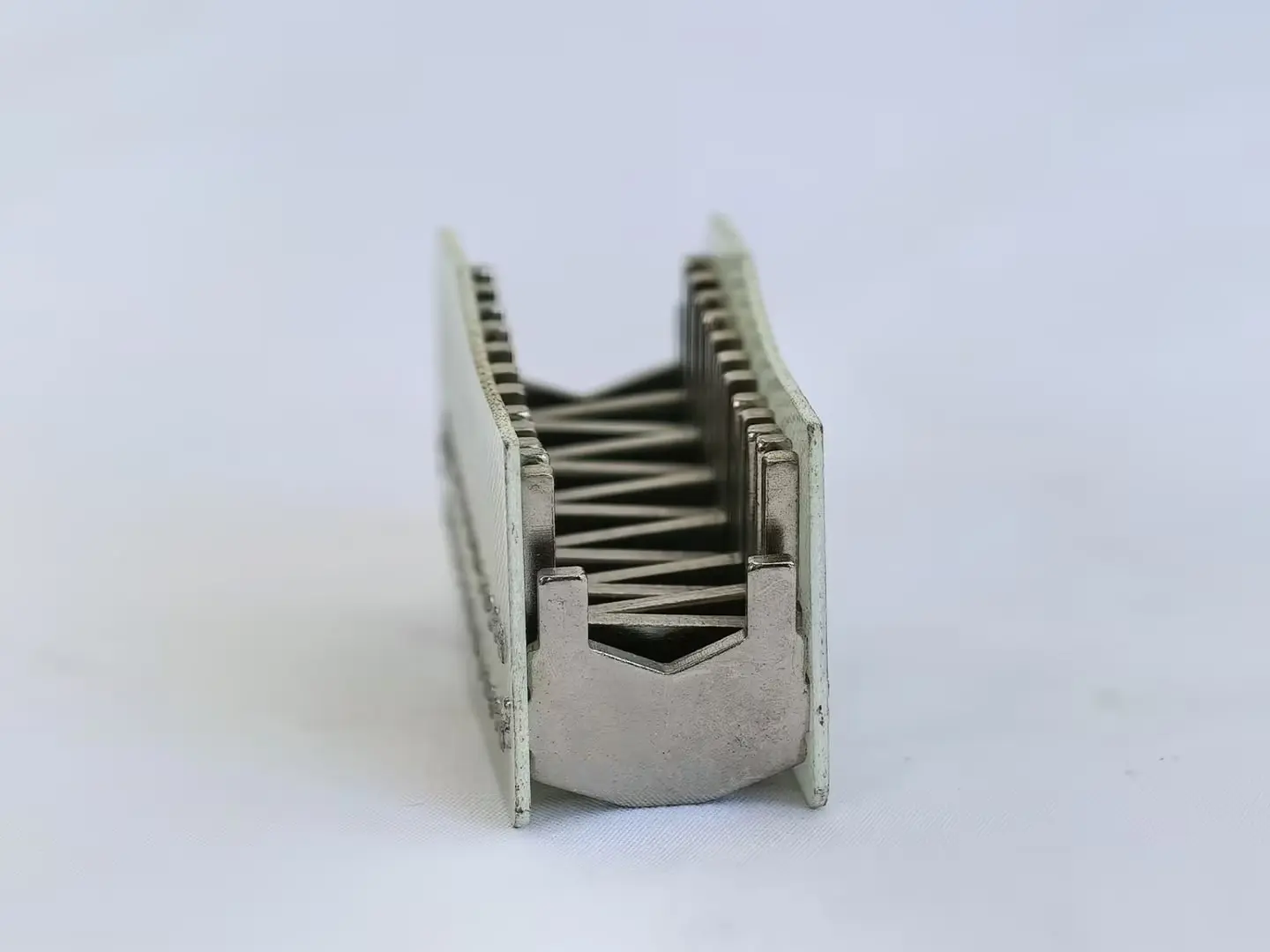 Arc extinguishing cover for small circuit breaker34.jpg