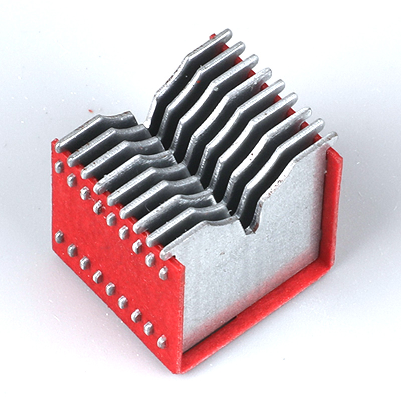 Arc extinguishing cover for small circuit breaker9