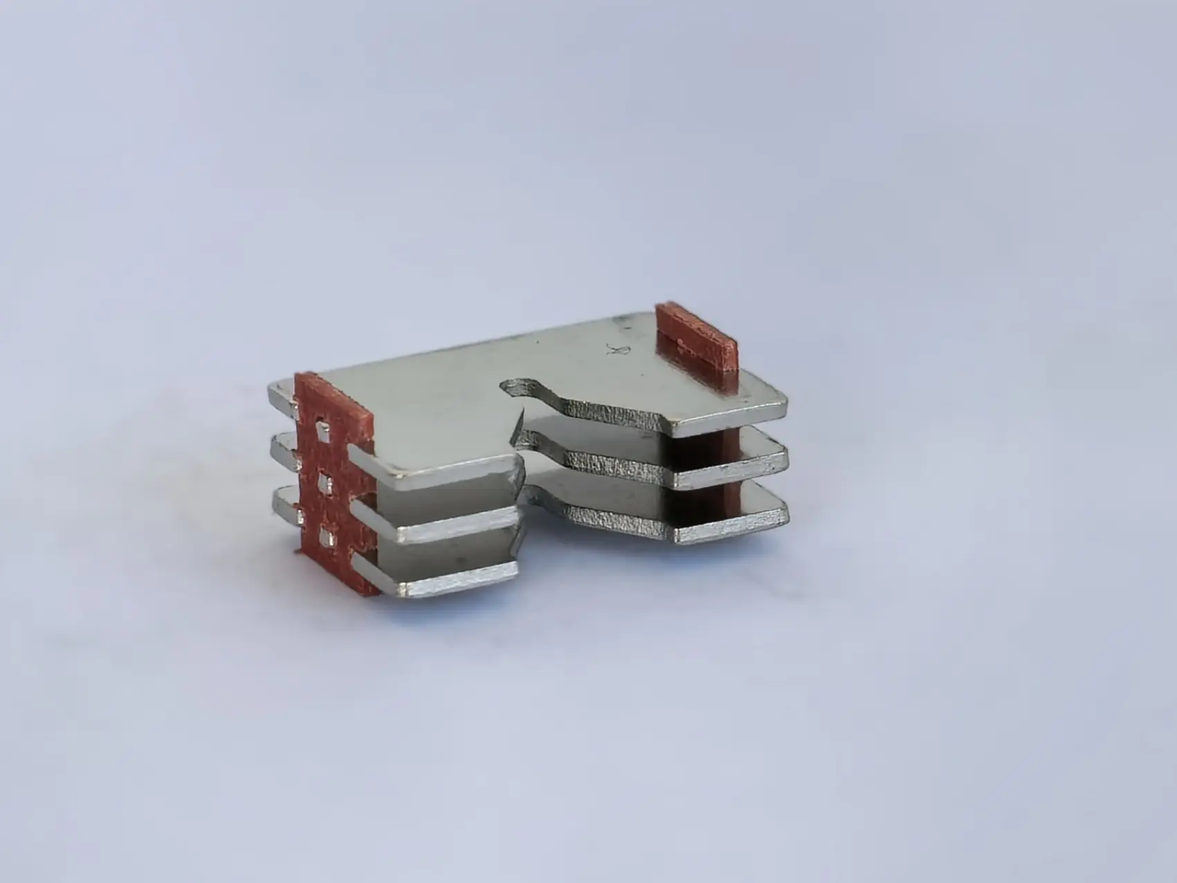 Arc extinguishing cover for small circuit breaker40.jpg