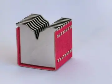 Arc extinguishing cover for small circuit breaker44