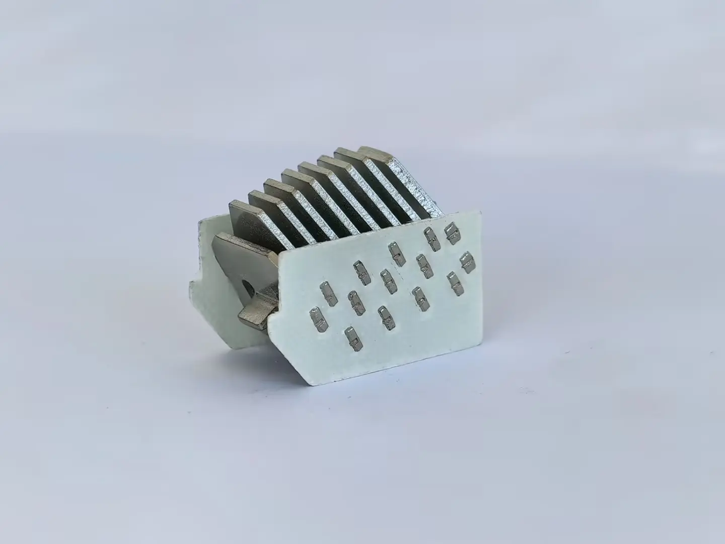 Arc extinguishing cover for small circuit breaker51.jpg