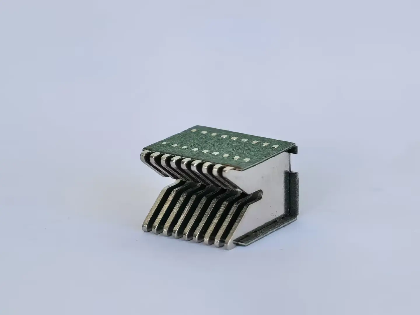 Arc extinguishing cover for small circuit breaker54.jpg