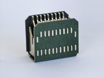 Arc extinguishing cover for small circuit breaker62