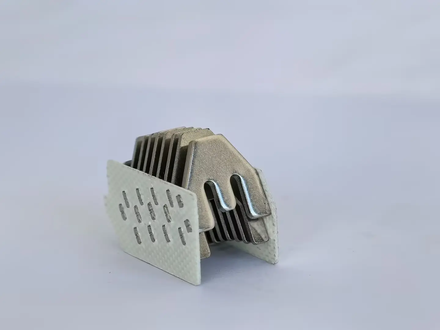Arc extinguishing cover of molded case circuit breaker32.jpg