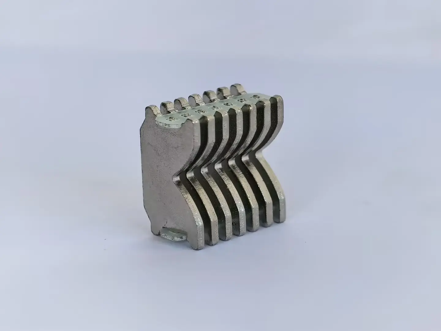 Arc extinguishing cover for small circuit breaker52.jpg