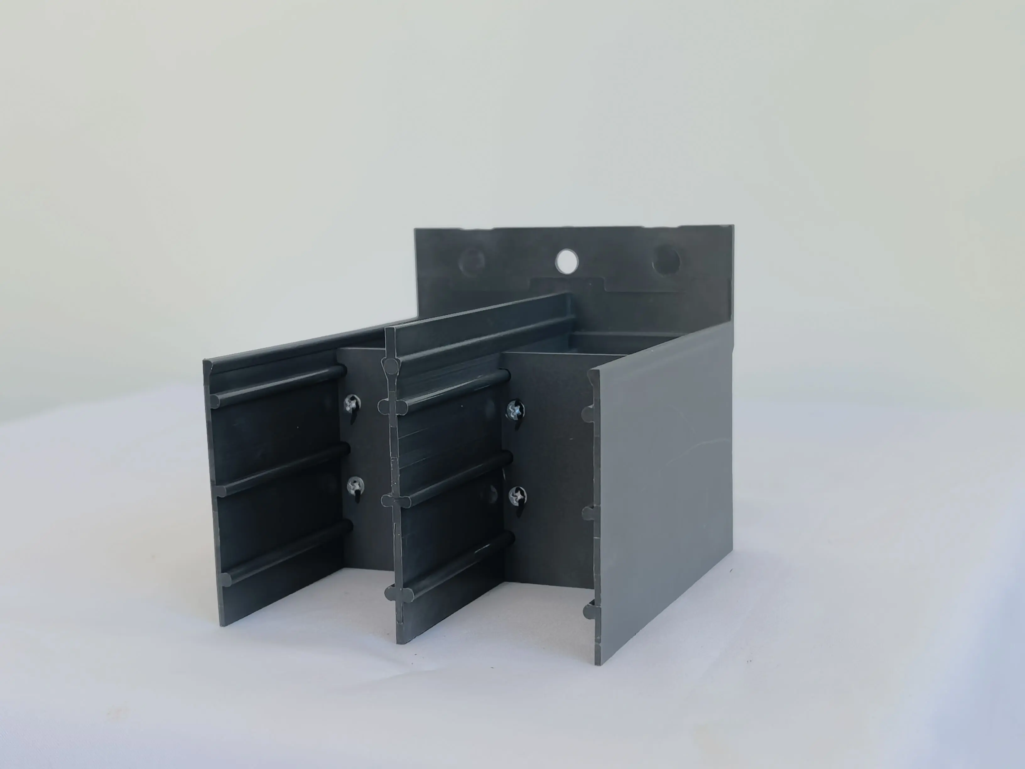 Arc extinguishing cover of molded case circuit breaker83.jpg