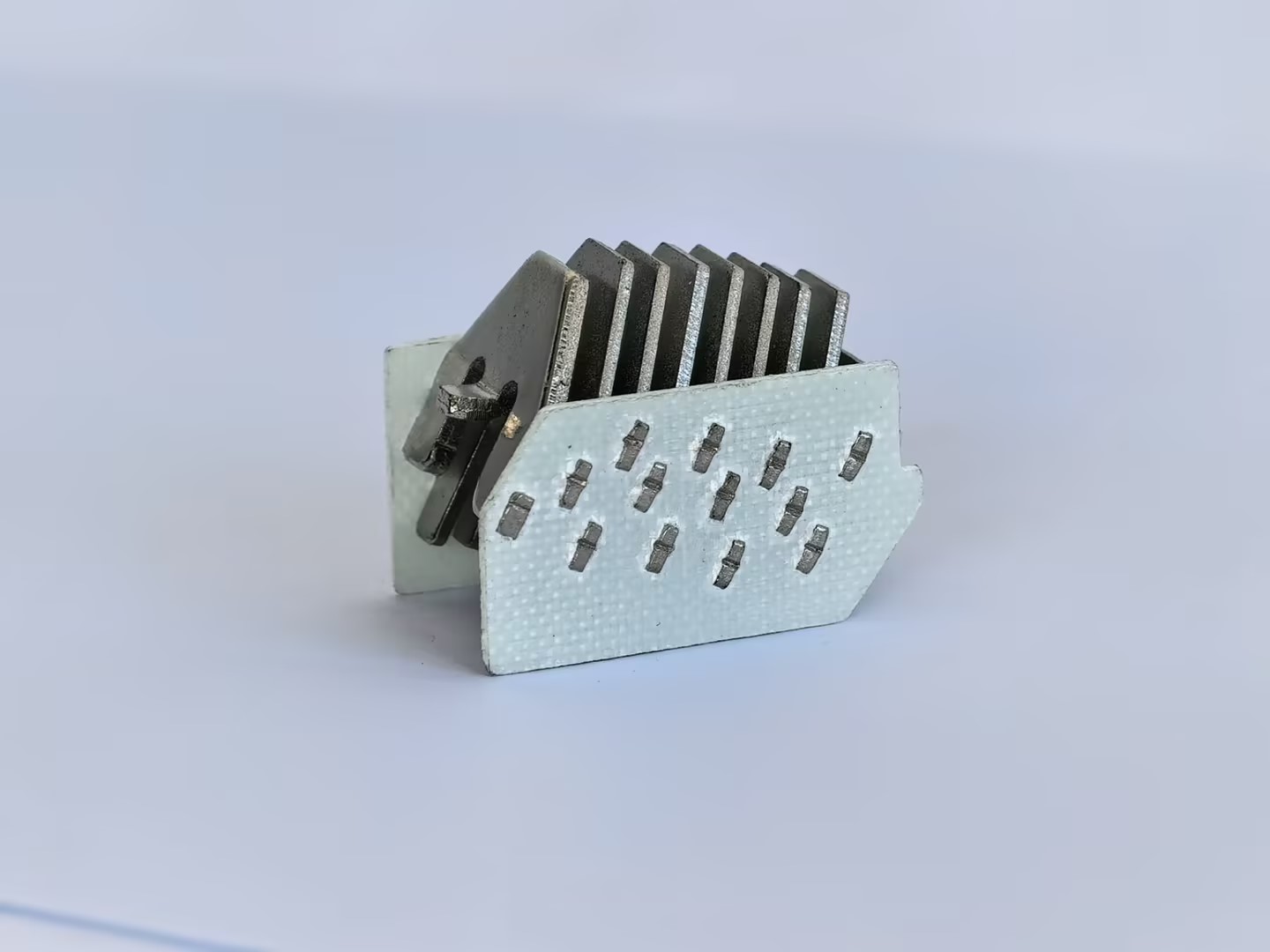 Arc extinguishing cover for small circuit breaker51.jpg