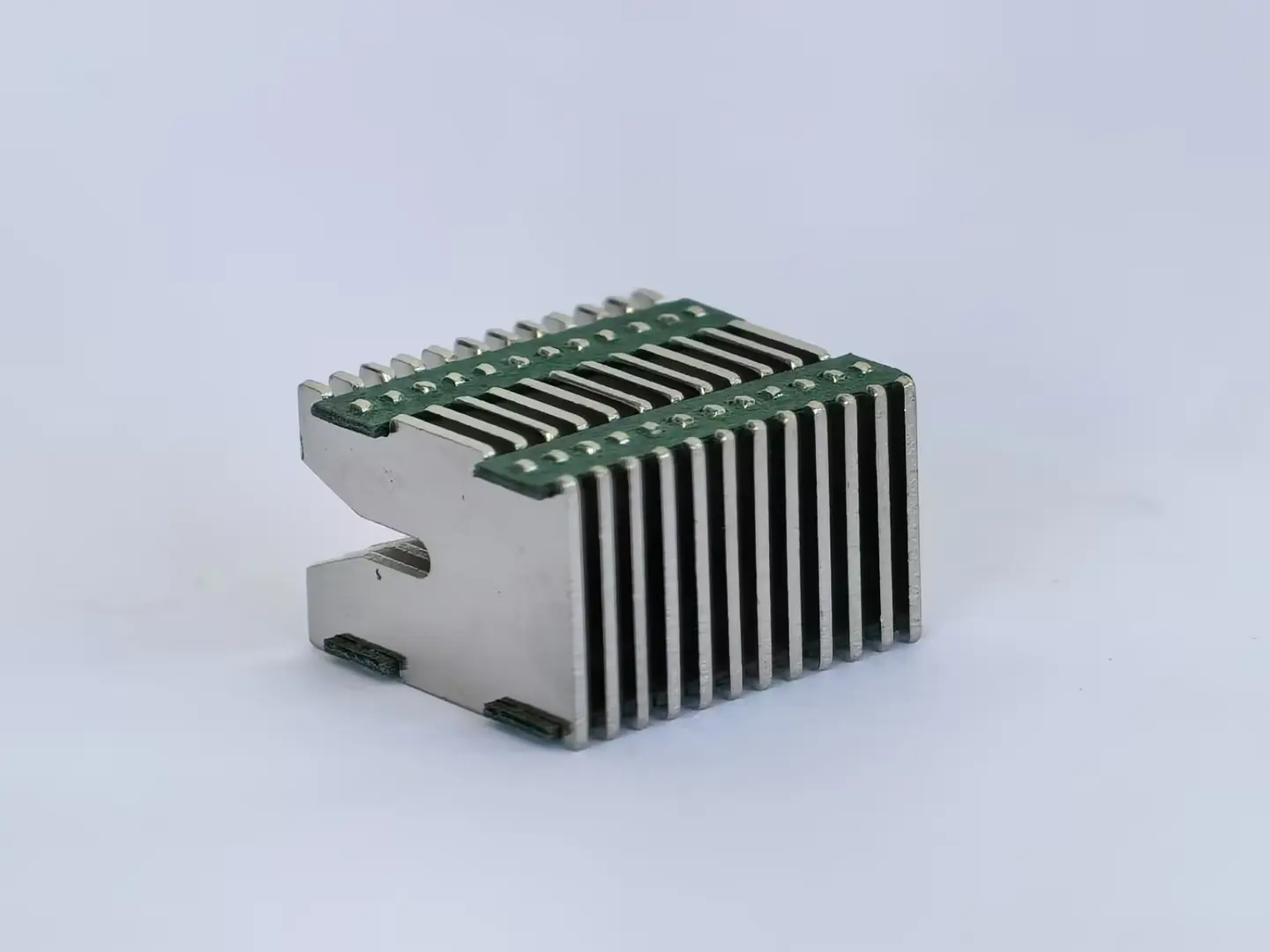 Arc extinguishing cover for small circuit breaker57.jpg