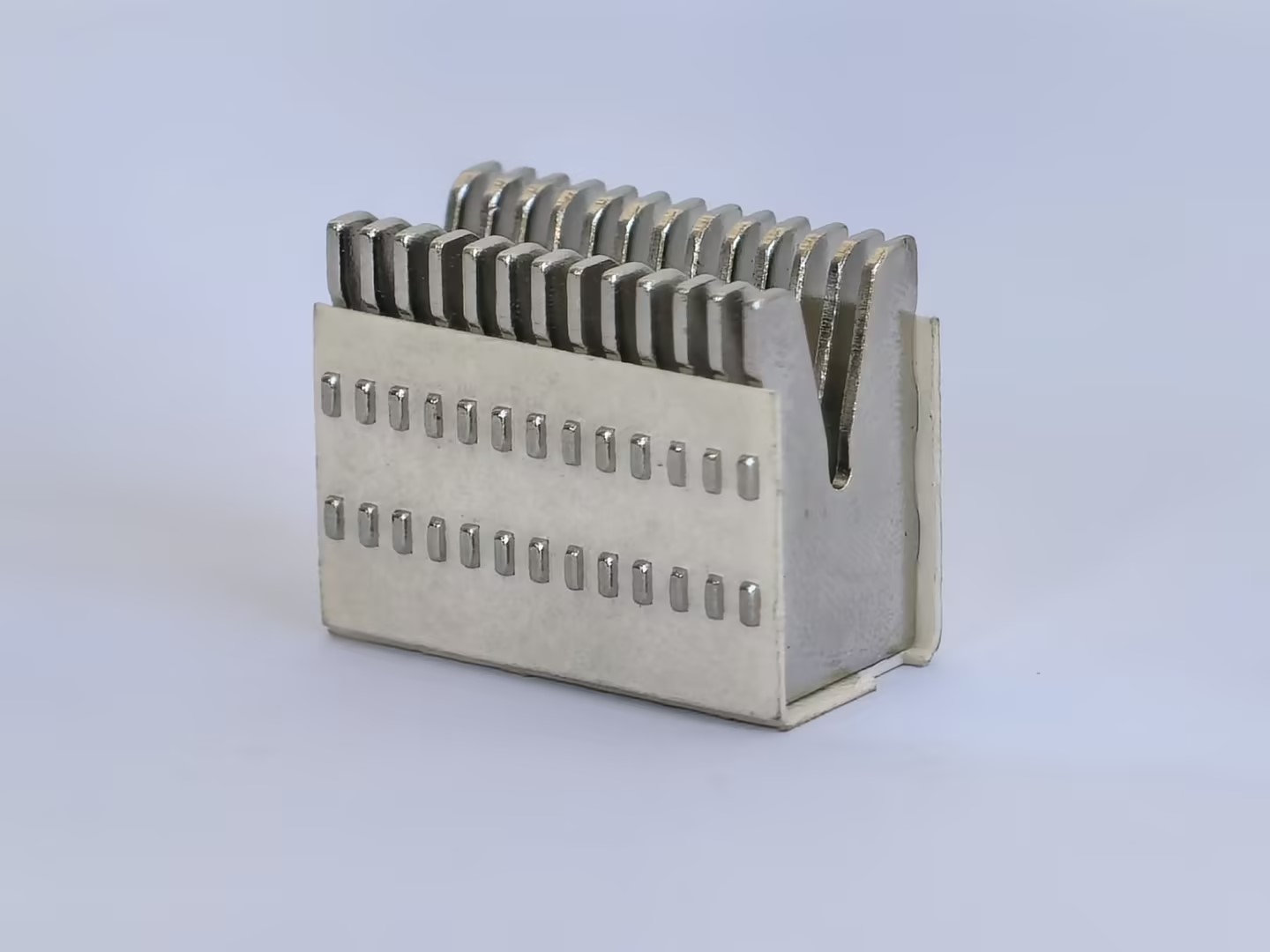 Arc extinguishing cover for small circuit breaker35.jpg