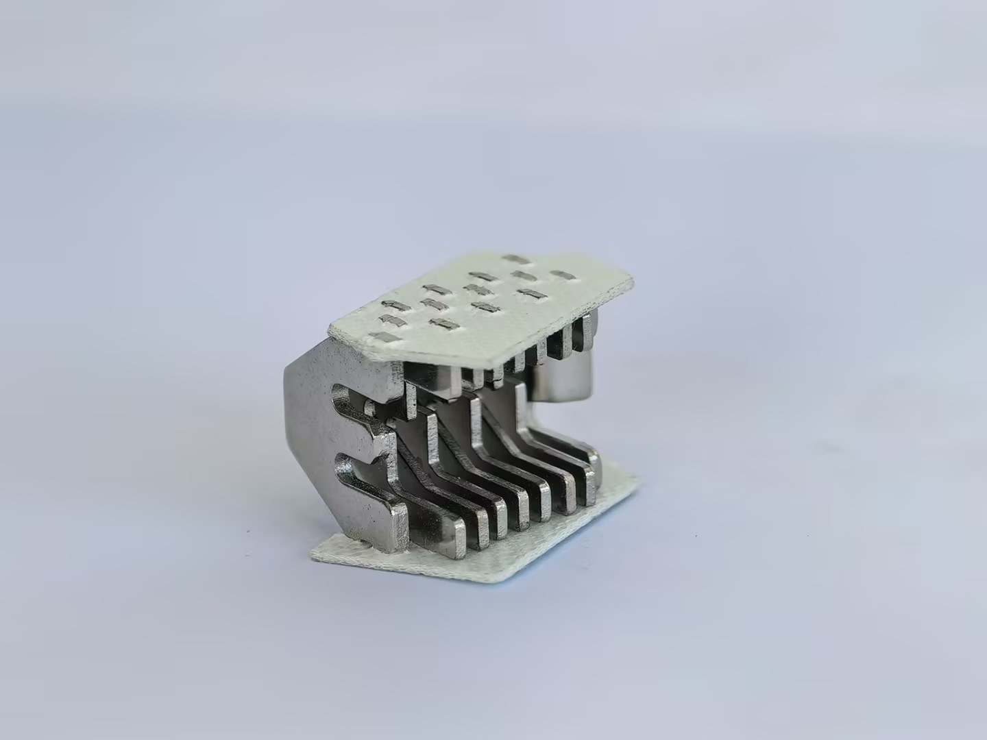 Arc extinguishing cover of molded case circuit breaker32.jpg