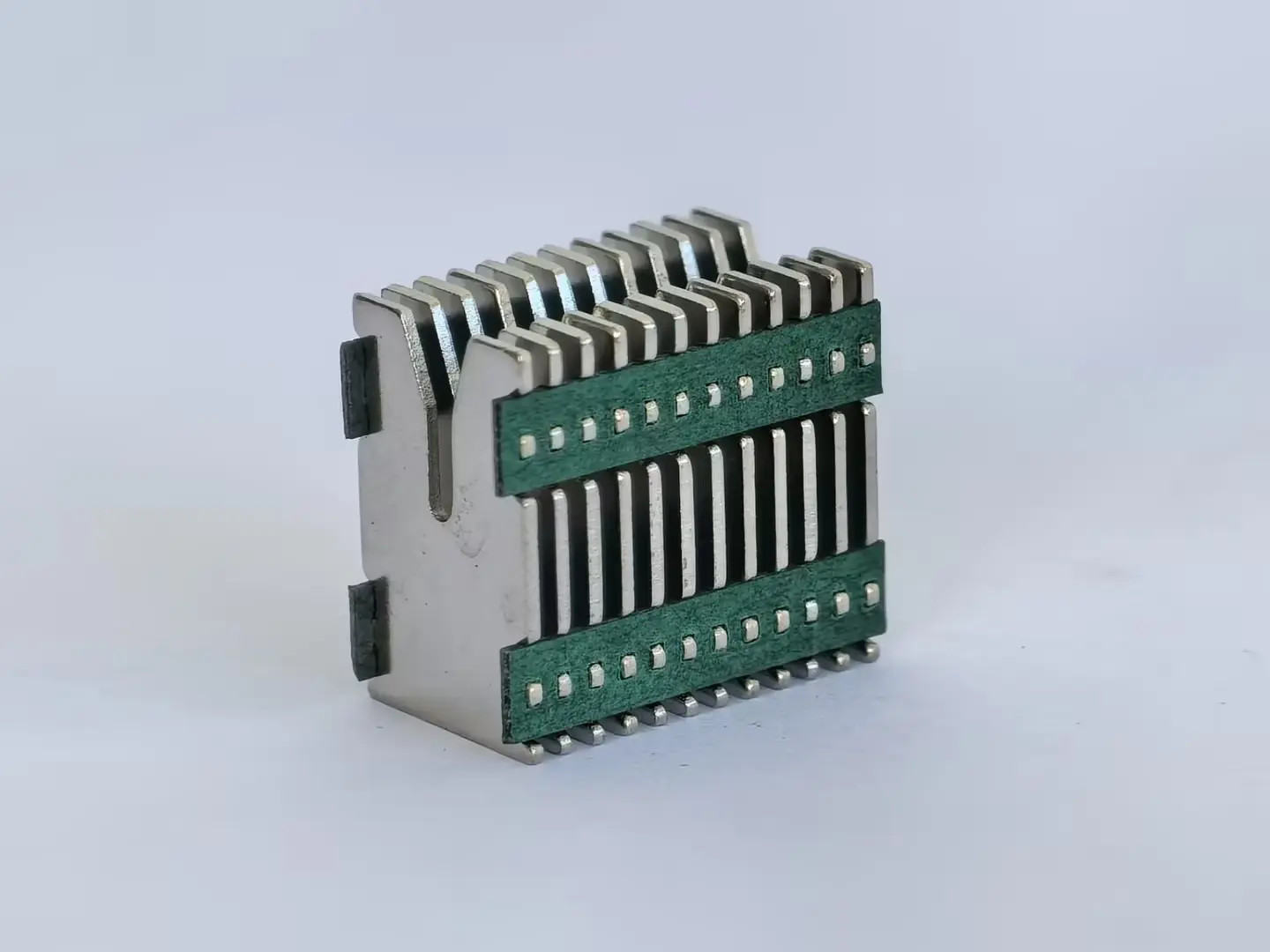 Arc extinguishing cover for small circuit breaker57.jpg