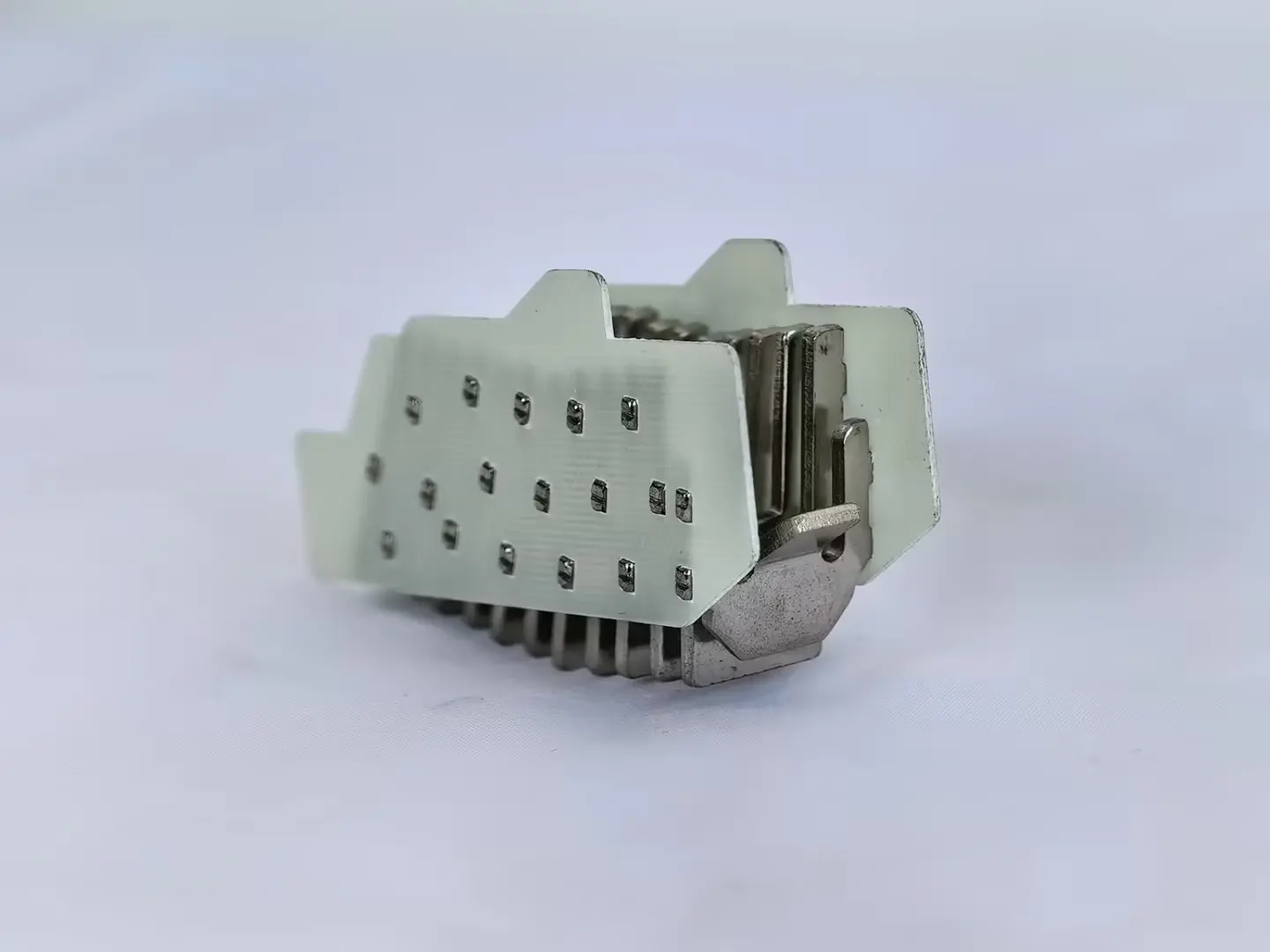 Arc extinguishing cover of molded case circuit breaker15.jpg