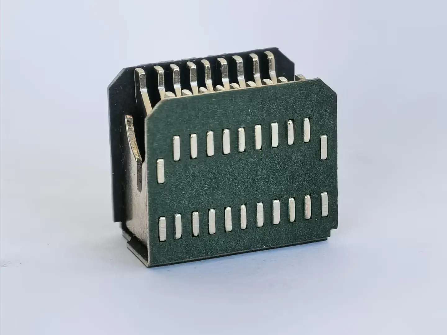 Arc extinguishing cover for small circuit breaker62.jpg