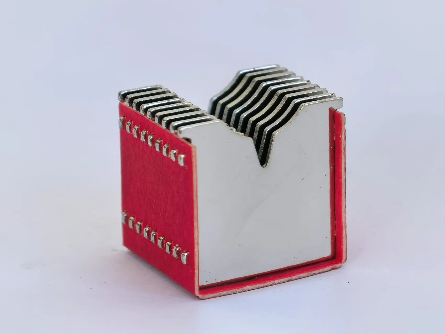 Arc extinguishing cover for small circuit breaker44.jpg