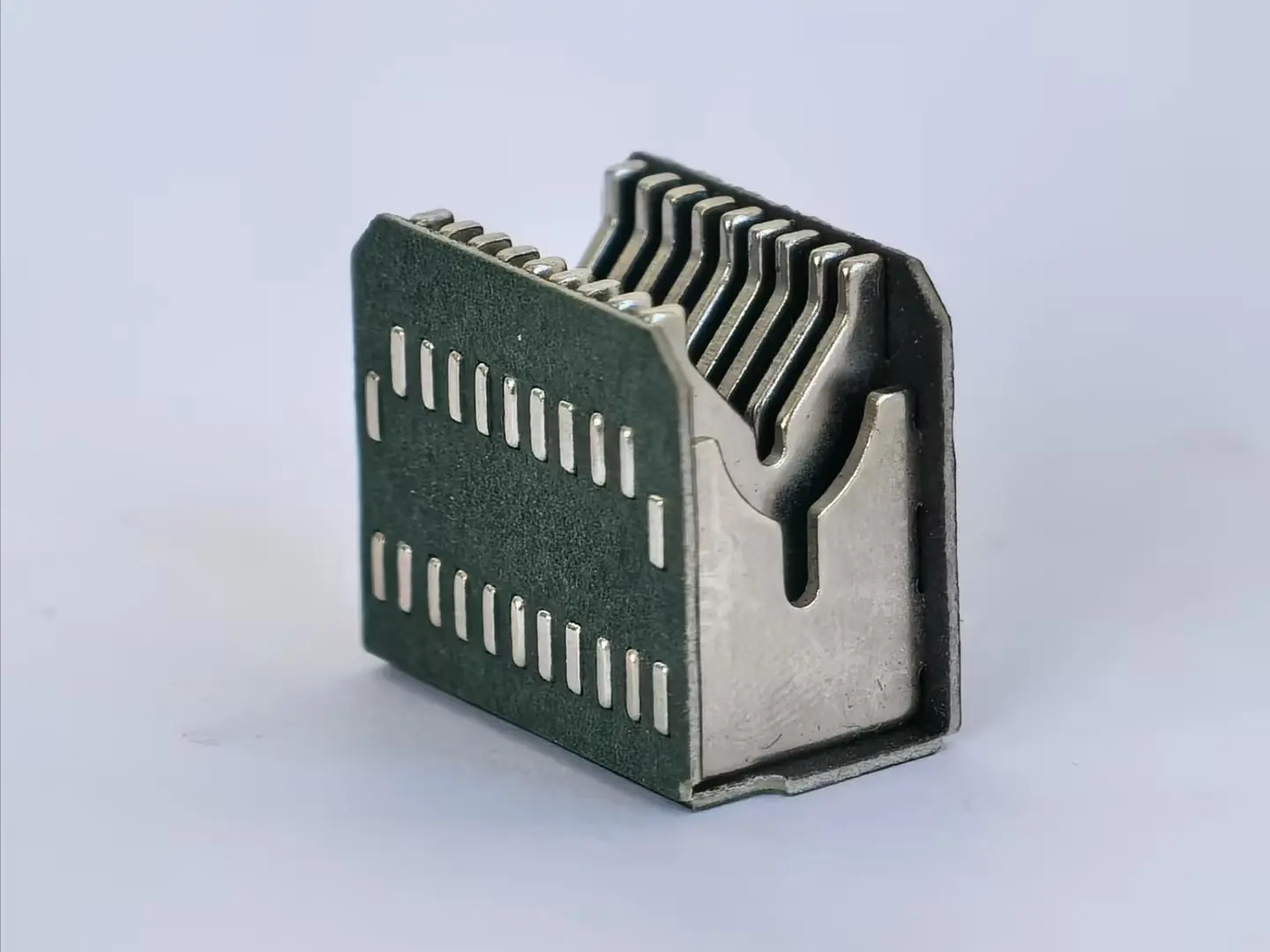 Arc extinguishing cover for small circuit breaker62.jpg