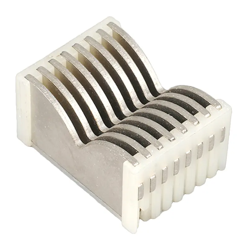 Arc extinguishing cover for small circuit breaker1