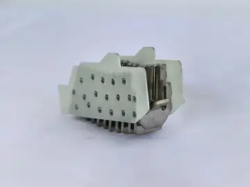 Arc extinguishing cover of molded case circuit breaker15