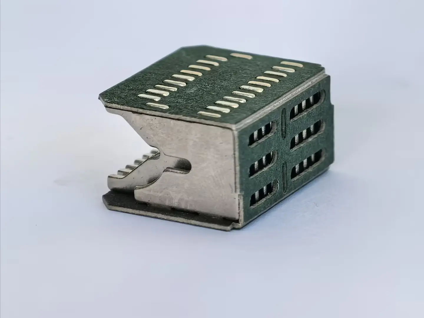 Arc extinguishing cover for small circuit breaker62.jpg