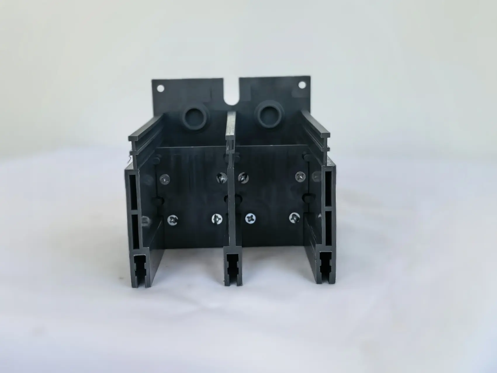 Arc extinguishing cover of molded case circuit breaker72.jpg