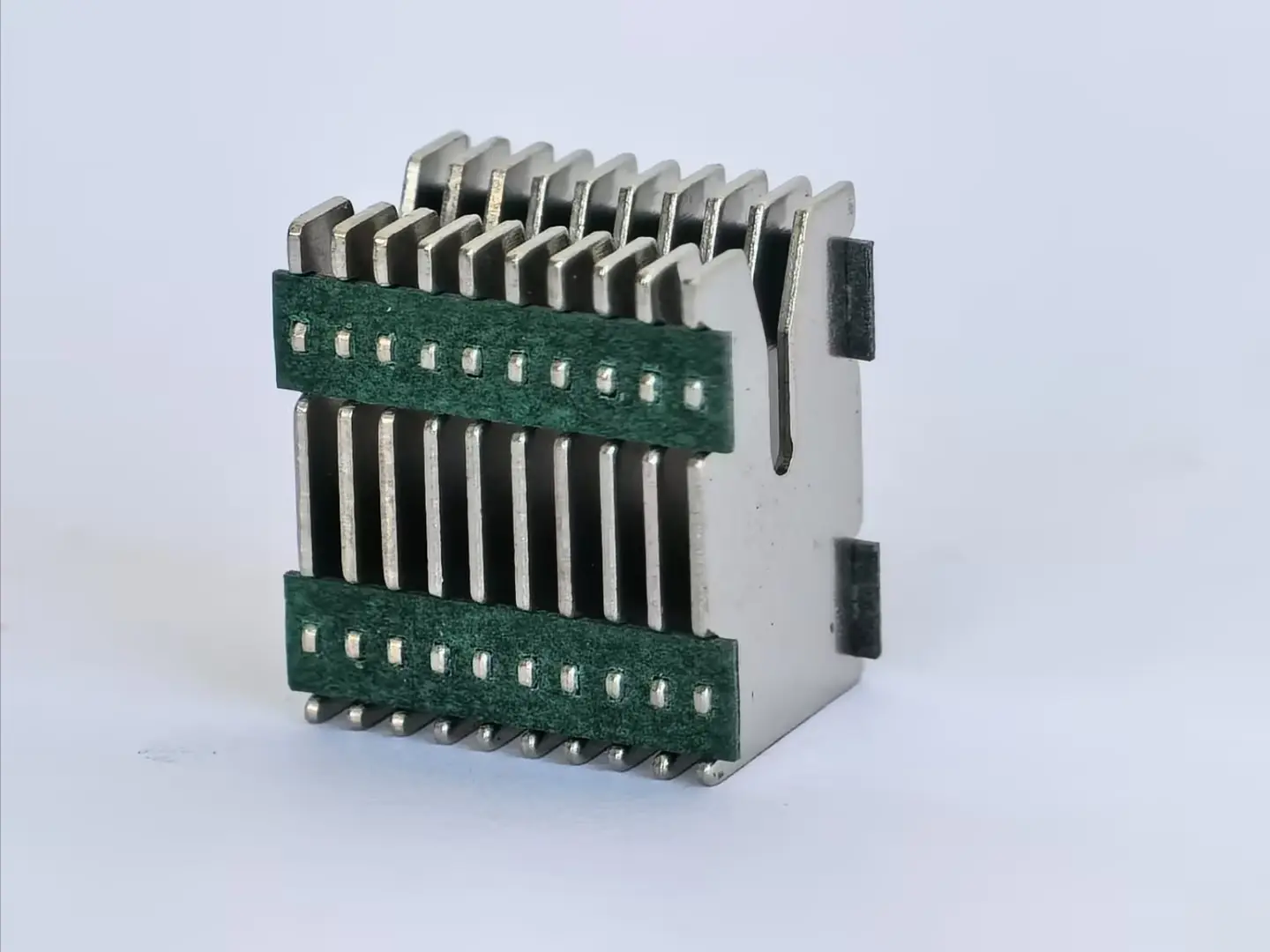 Arc extinguishing cover for small circuit breaker60.jpg