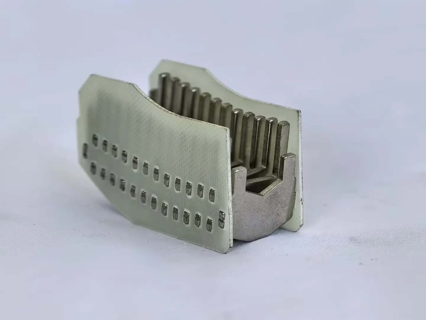 Arc extinguishing cover for small circuit breaker34.jpg