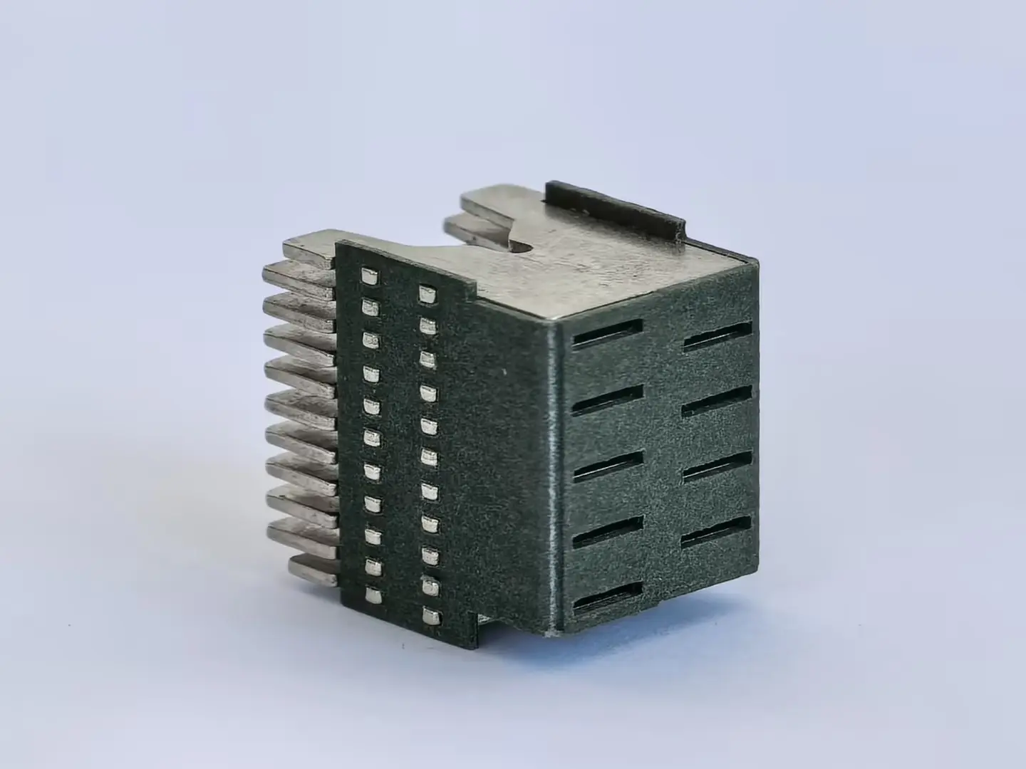 Arc extinguishing cover for small circuit breaker37.jpg