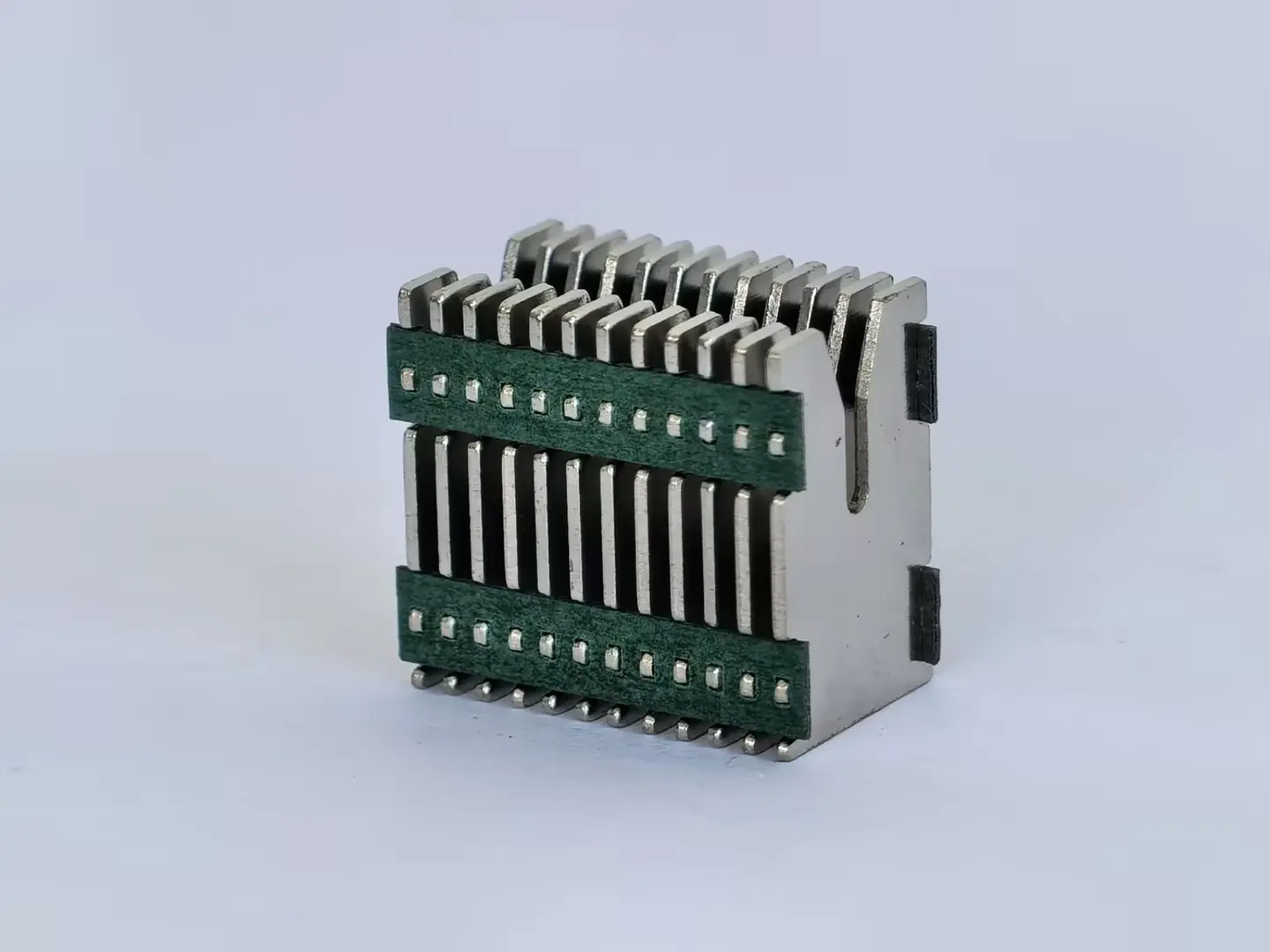 Arc extinguishing cover for small circuit breaker57.jpg