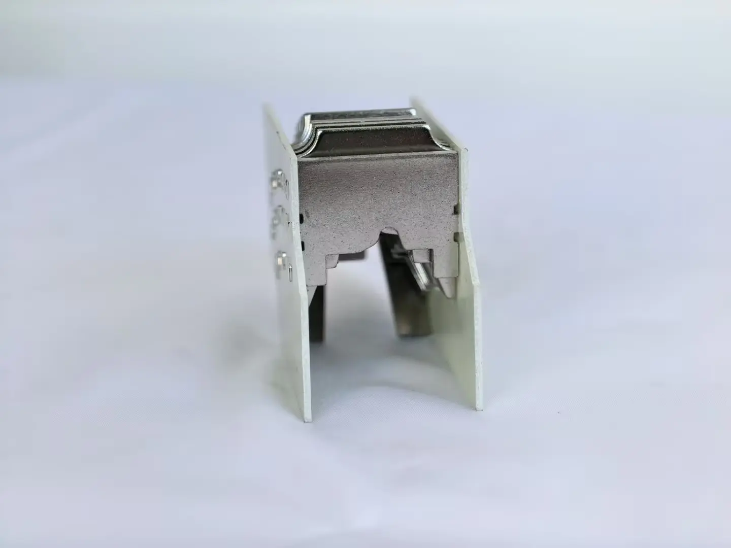 Arc extinguishing cover for small circuit breaker33.jpg