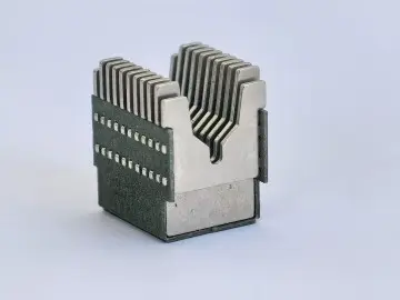 Arc extinguishing cover for small circuit breaker37