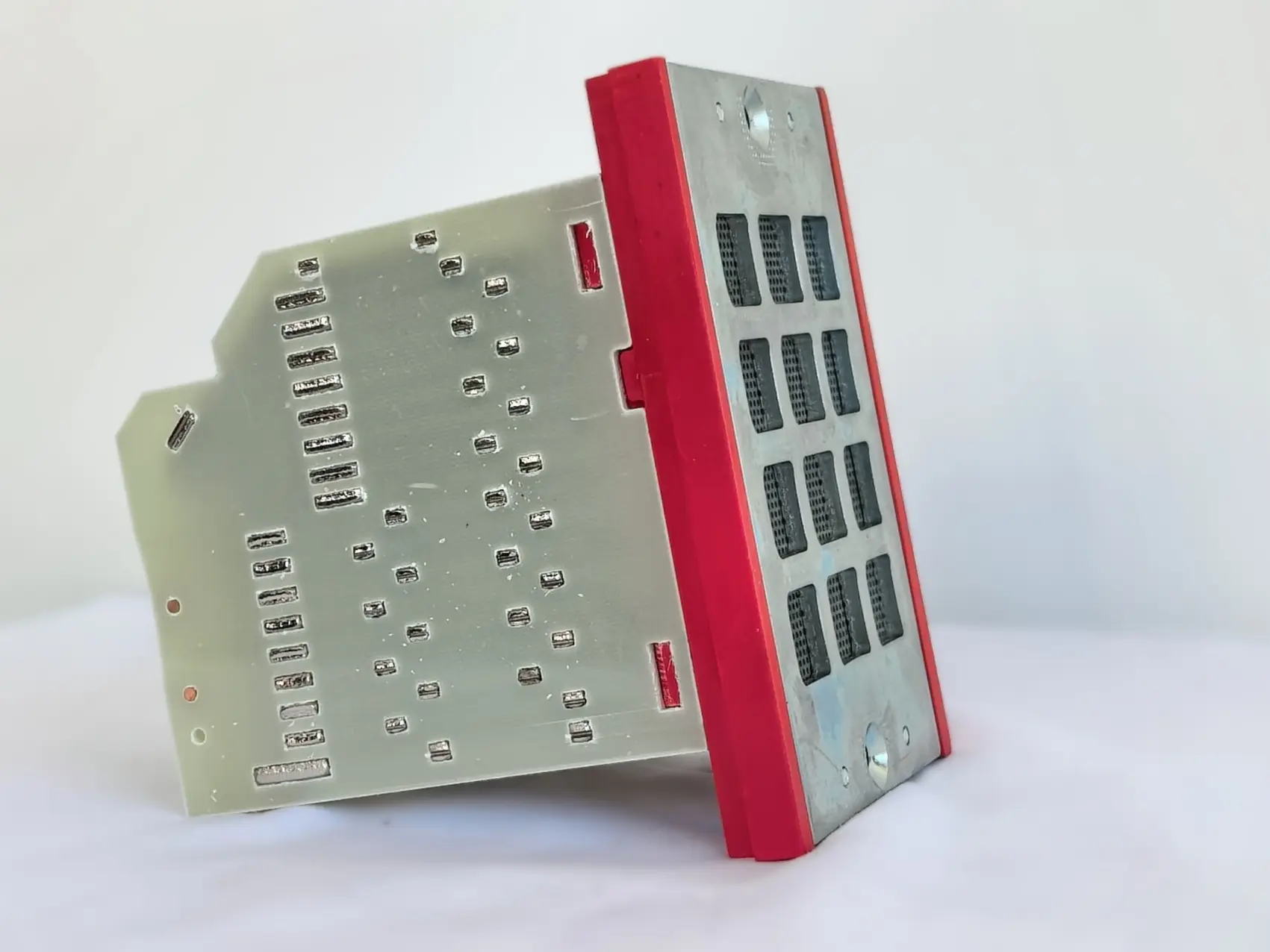 Arc extinguishing cover of frame circuit breaker1.jpg