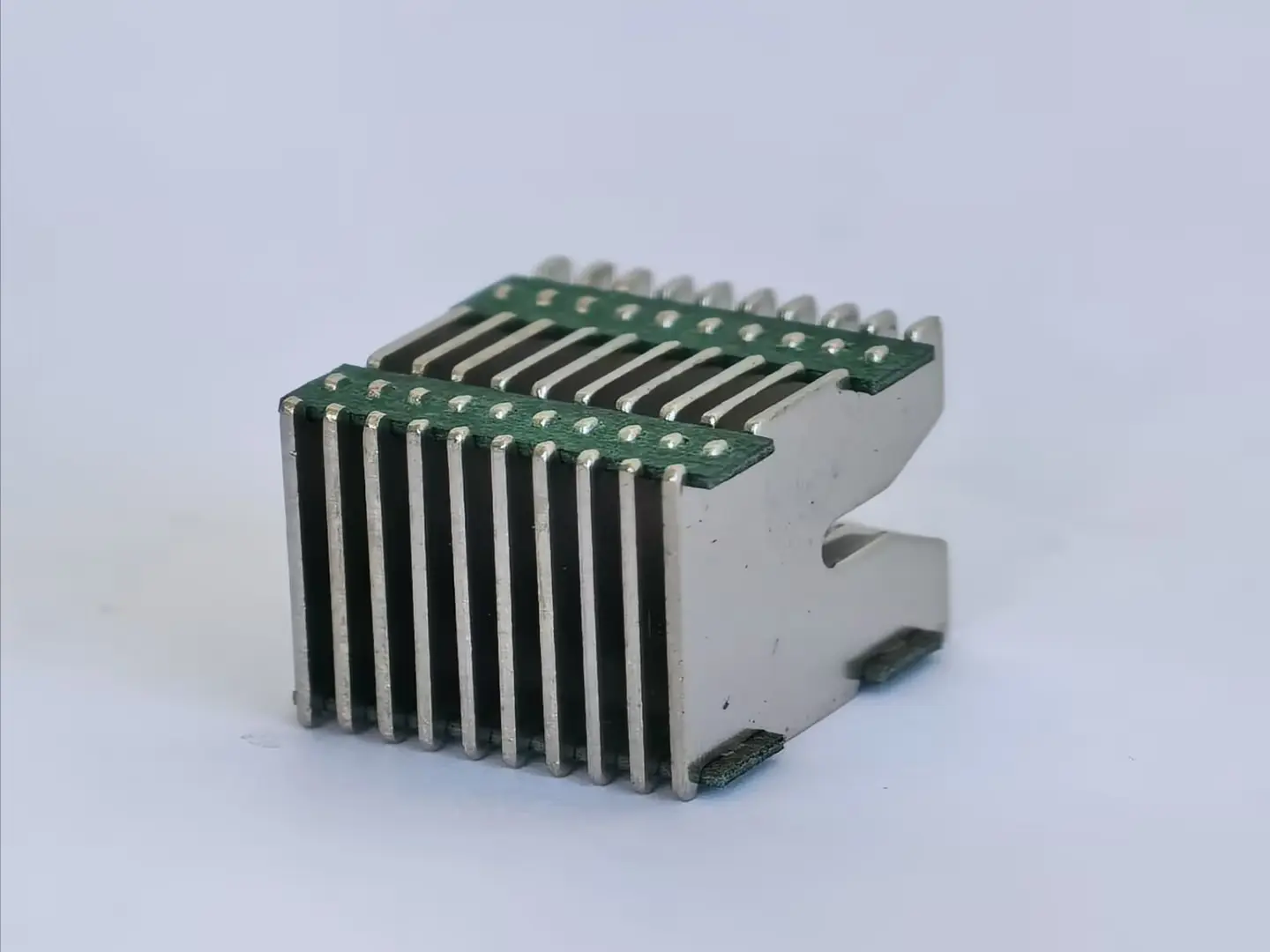 Arc extinguishing cover for small circuit breaker60.jpg